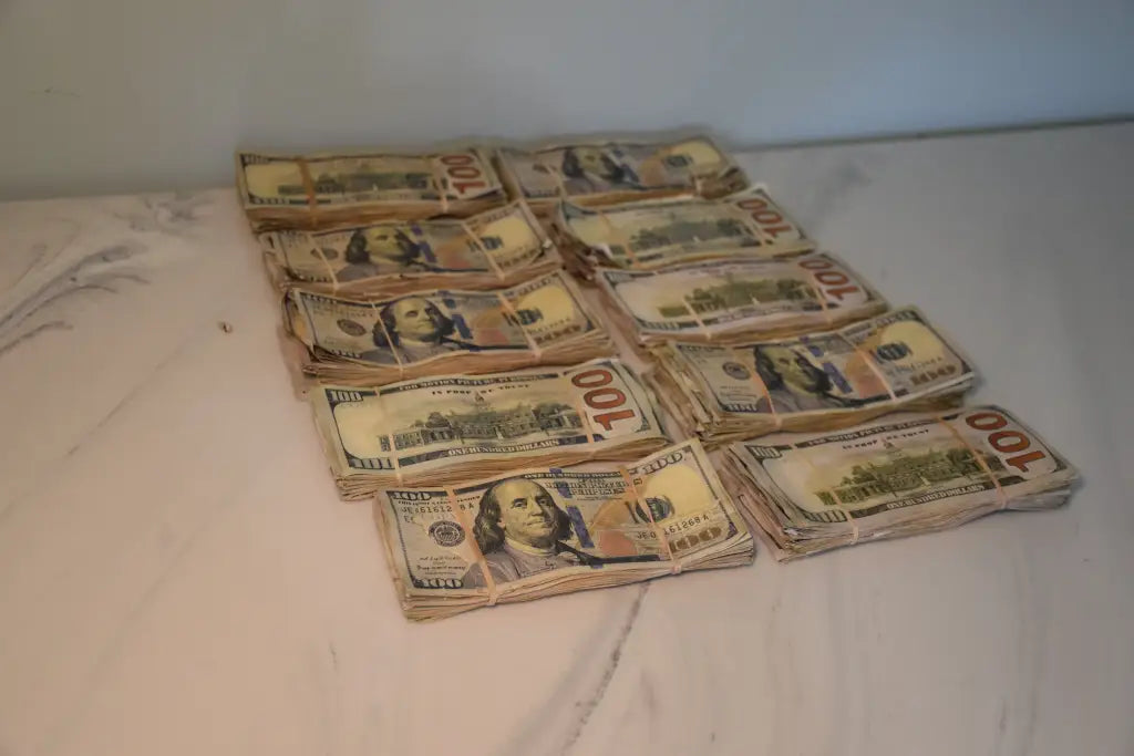 Ultra Realistic Movie Prop Money - 100 Dollar Bills 10 Bands